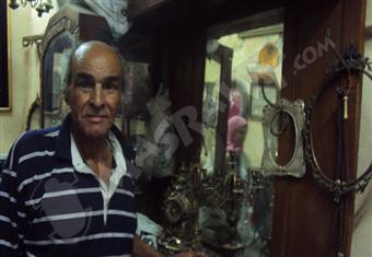 ''سعيد'' .. 60 سنة راديو سمع وبيع