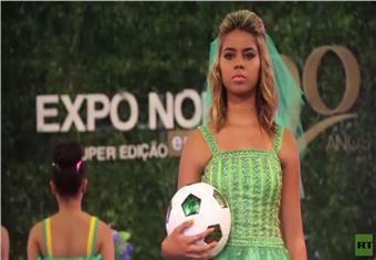 معرض للعرائس في عرس الكرة البرازيلي