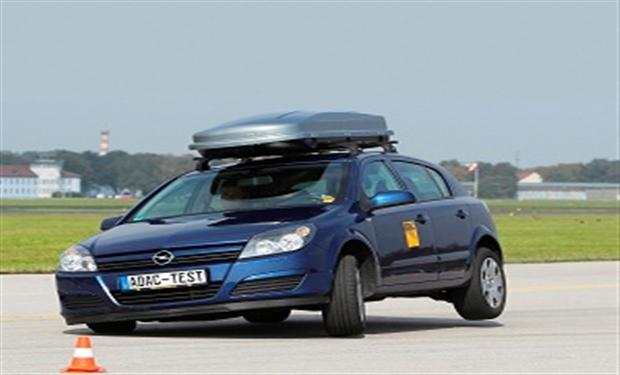  الطريقة المثلى لتركيب صندوق الأمتعة على سقف السيارة