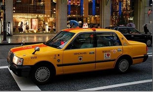 لماذا قدم سائق تاكسى لزبوناته حلويات محشوة بحبوب مدرة للبول؟ 