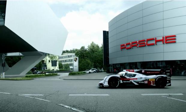 بالفيديو...أودي توجّه رسالة دخانية لبورشيه