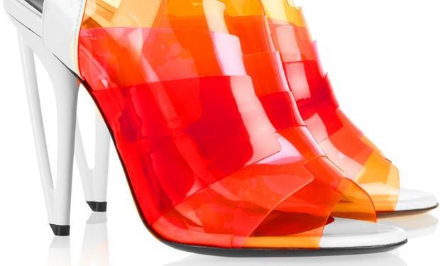 الحذاء البلاستيكي PVC نجم الموضة في صيف 2014 