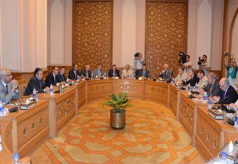 فهمي يستقبل وفد برلماني بريطاني