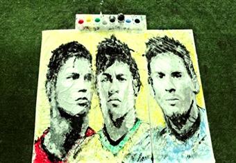 فتاة ترسم ''ميسى - رونالدو - نيمار'' بالكرة