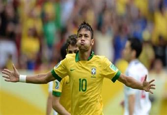 نيمار يتلقى زيارة من ابنه في مقر المنتخب البرازيلي