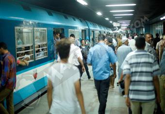 الشرطة تُعيد طفلًا تائهًا لأسرته بمحطة مترو الدمرداش 