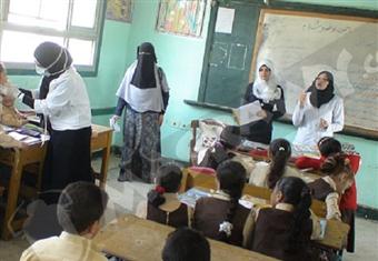 الكشف على ٩٦٢ طالبًا بمدارس شمال سيناء ضمن مبادرة "أطفال بلا أنيميا"