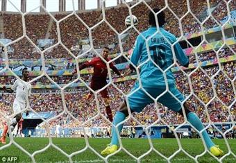 بالفيديو.. حارس غانا يمنع رونالدو من إحراز هدف ويهديه آخر بسهولة