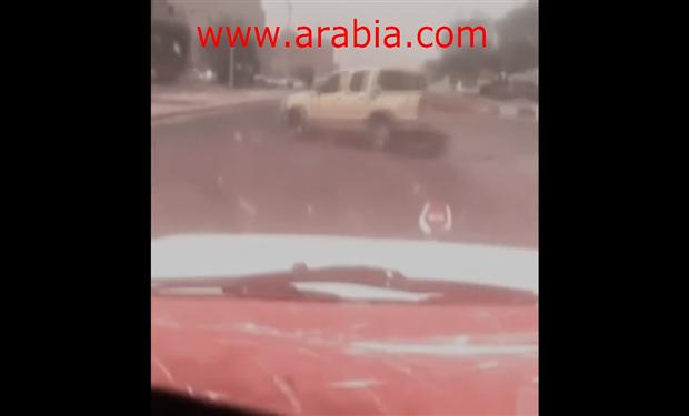 احتفالا بانتهاء الامتحانات : كويتى يفحط بسيارته و لكن . . . (شاهد الفيديو) 