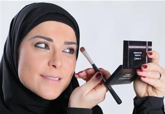 هل وضع المكياج أو مستحضرات التجميل يبطل الصيام؟
