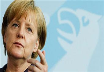 مراسل صحفي يتسبب في إحراج ميركل