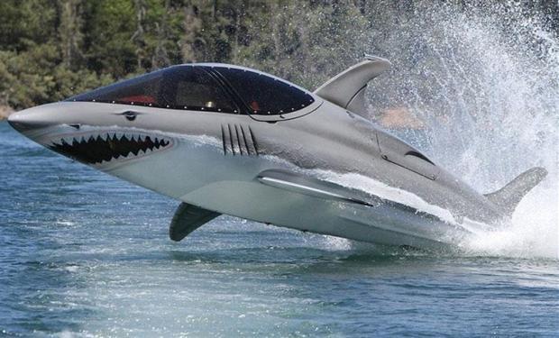 غواصة رامز قرش البحر فى طريقها للعودة للامارات