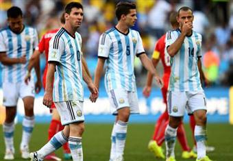 كيف غيرت سنتيمترات وثوان قليلة تاريخ كرة القدم؟ (تقرير)