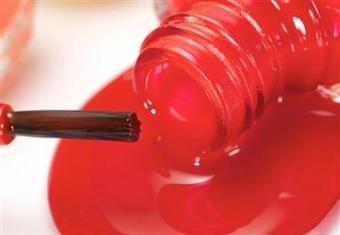 ما حكم طلاء الأظافر مع الصلاة ؟