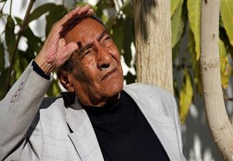 الأبنودي: ''لما أجي أموت هقولكم''