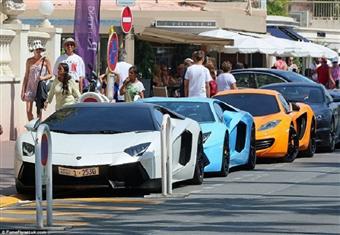 بالصور : عدوى السيارات الخليجية الفارهة تنتقل من لندن الانجليزية إلى كان الفرنسية 