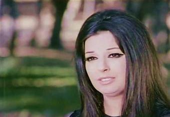 "ماحستش بطفولتي".. فيديو نادر نجاة الصغيرة وظهور نجلها للمرة الأولى