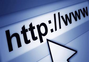 انقطاع الإنترنت يجبر الإيرانيين على العودة إلى أساليب التواصل القديمة