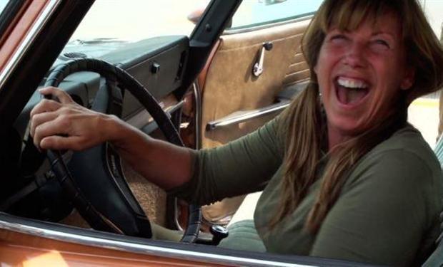 4 مليون مشاهدة لفيديو مراهق يشترى لأمه سيارة أحلامها 