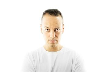 ''تعاشب شاي''..دردشة على اليوتيوب لا تُفسد للود قضية