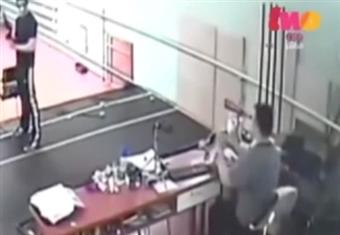  لاعب رمايه يقتل مدربه اثناء التدريب امام الكاميرات عن طريق الخطأ