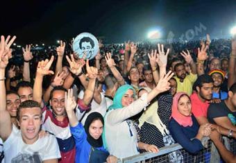 بالصور..تذاكر مزورة.. والحرية للأولتراس..والخروج سيراً على الأقدام بحفل منير