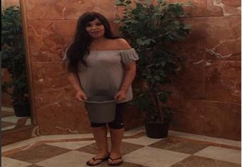 بالفيديو.. فيفي عبده تقبل تحدي الثلج وتنقله لبناتها وطلاب الجامعة الأمريكية