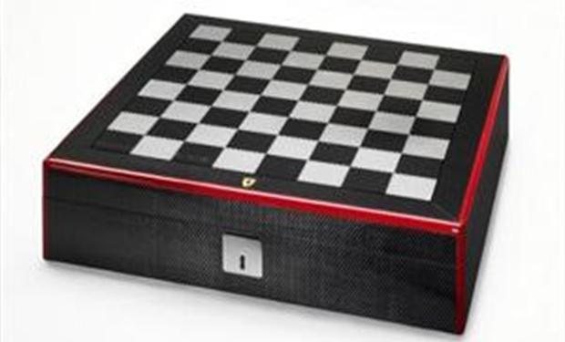 بالصور : فيراري تطرح لعبة شطرنج مصنوعة من ألياف الكربون بسعر باهظ 