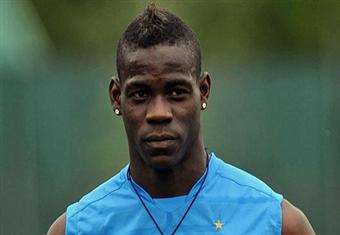 بالوتيلي خارج قائمة المنتخب الإيطالي استعدادا لهولندا والنرويج