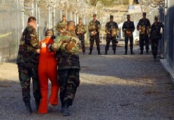 الاندبندنت: التحقيق مع شركة أمن بريطانية لقبولها عقد عمل بجوانتانامو  