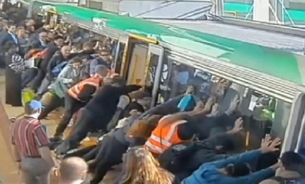 بالفيديو : مشهد الانقاذ الجماعي لقدم شخص في محطة قطار .. حقيقة أم خدعة؟ 