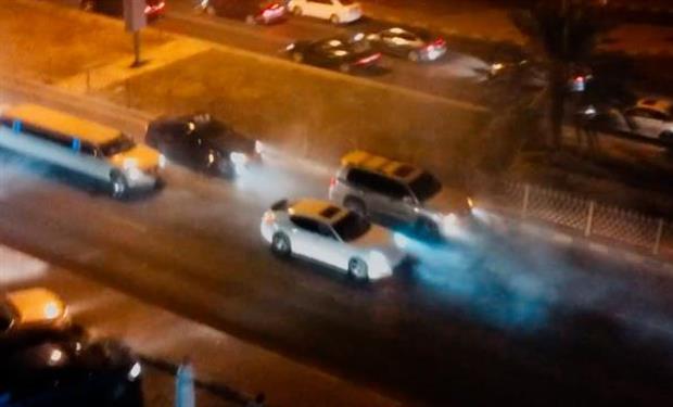 بالفيديو : استعراض تفحيط و حرق اطارات فى موكب عرس اماراتى 