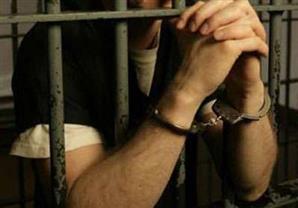 ضبط سيدة وشخص هاربين من 40 حكم حبس و7 مليون غرامات