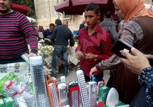الشموع والكشافات الكهربية.. ''رزق الظلام''