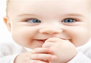 طبيب: يمكن علاج الحول وكسل العين عند الأطفال بدون تدخل جراحي