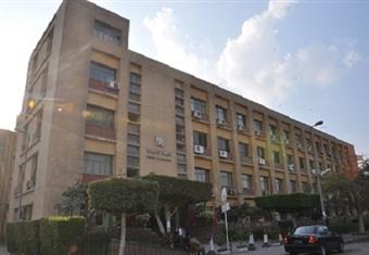 عين شمس تحتفل بتخريج أول دفعة حاصلة على برنامج ''البورصة المصرية''