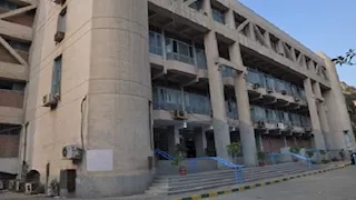 جامعة عين شمس تكشف حقيقة نشوب حريق بأحد معامل كلية العلوم 