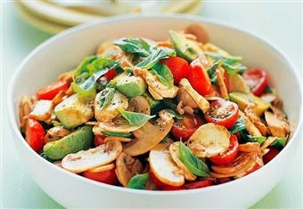  سلطة المشروم بالخضار 