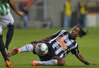 رونالدينيو يتلقى عرضا من فريق إنجليزي للهواة