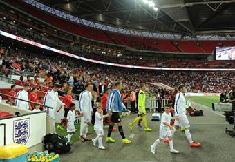 ويمبلي يحقق رقما قياسيا سلبيا في الحضور الجماهيري (فيديو وصور)