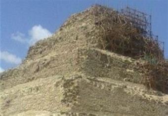 بالفيديو.. مدير التوثيق الأثري: هرم سقارة بدأ بالفعل في الانهيار