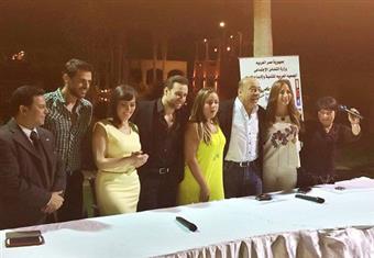 بالصور.. تكريم أسرة مسلسل ''دلع البنات'' في غياب مي عز الدين