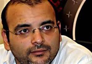 أيمن بهجت قمر يكشف سبب سعيه لحذف ''المصري مان'' من ''يوتيوب''