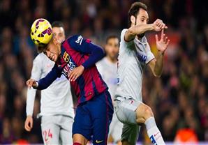 بالفيديو والصور..برشلونة يضرب اتليتكو بثلاثية ويواصل مطاردة الريال المتصدر