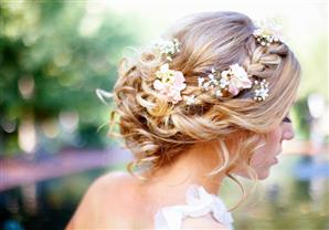 بالصور: 10 تسريحات أفراح للشعر الطويل