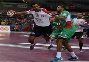 بالصور- مصر توجه إنذارًا بمونديال اليد وتكتسح الجزائر بفارق 14 هدفا