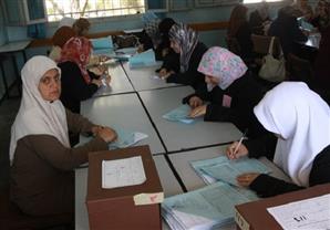 مصححو الامتحانات ببولاق الدكرور: "نصحح على نور الموبايل"..ومديرية الجيزة: بيتدلعوا"