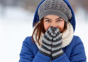 لماذا تشعر المرأة بالبرد أكثر من الرجل؟