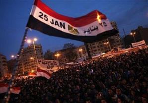 مها عفت.. أول من حَمل "علم الثورة" في الميدان