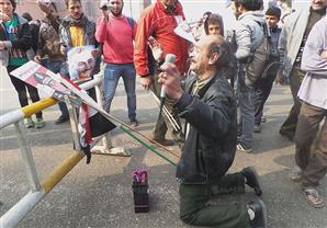 توافد العشرات للاحتفال بذكرى الثورة في ''عبد المنعم رياض'' وسط تكثيف أمني